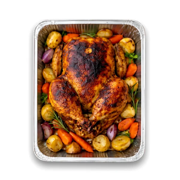 Ein ganzes, goldbraun gebratenes Huhn, gefüllt mit gewürztem Reis und Nüssen, serviert in einer Aluschale für 5 Personen.