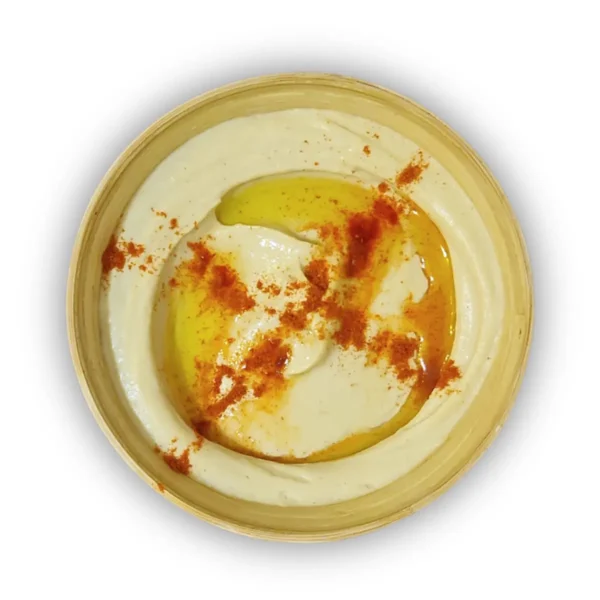 Cremiger Hummus Classic in der 500g Schale, garniert mit Olivenöl und Kichererbsen.