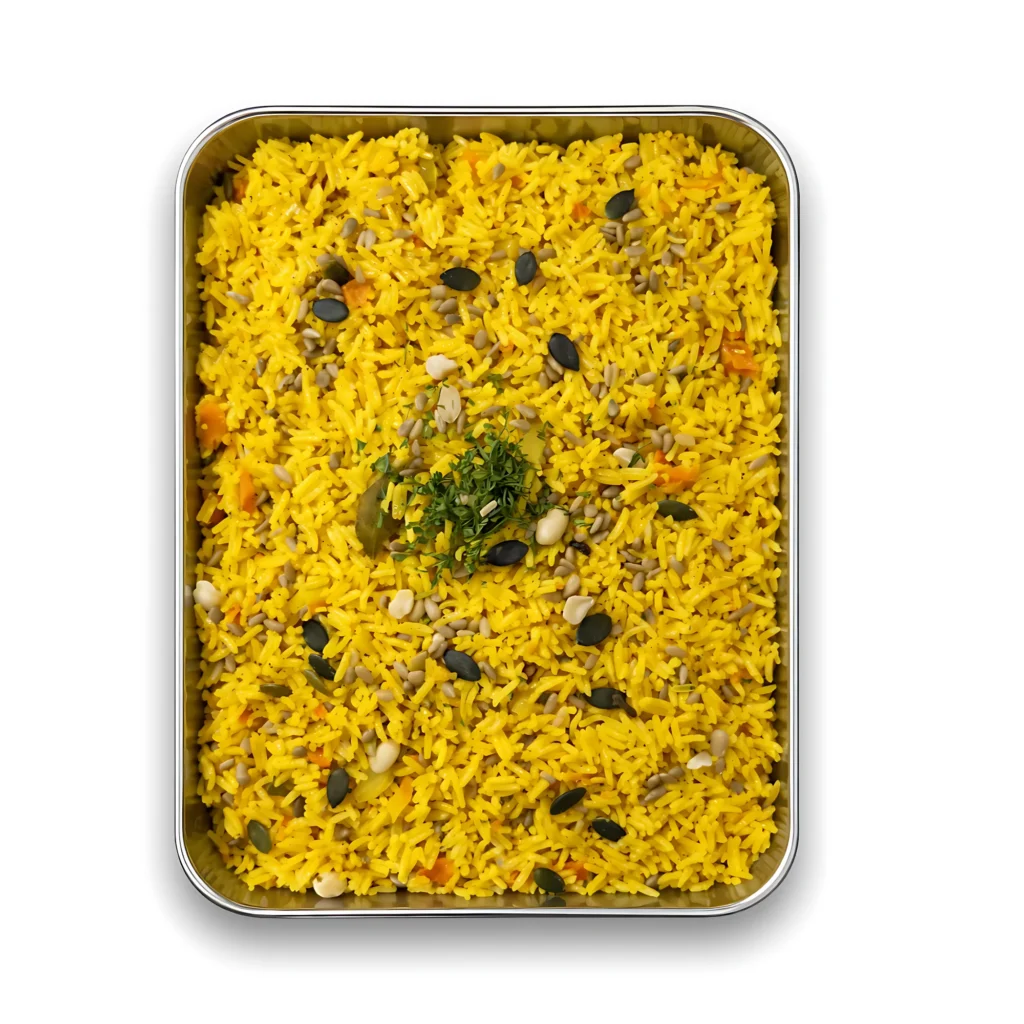 Vegan Kabse Reis, orientalischen Gewürzen und Mandeln für 5 Personen.