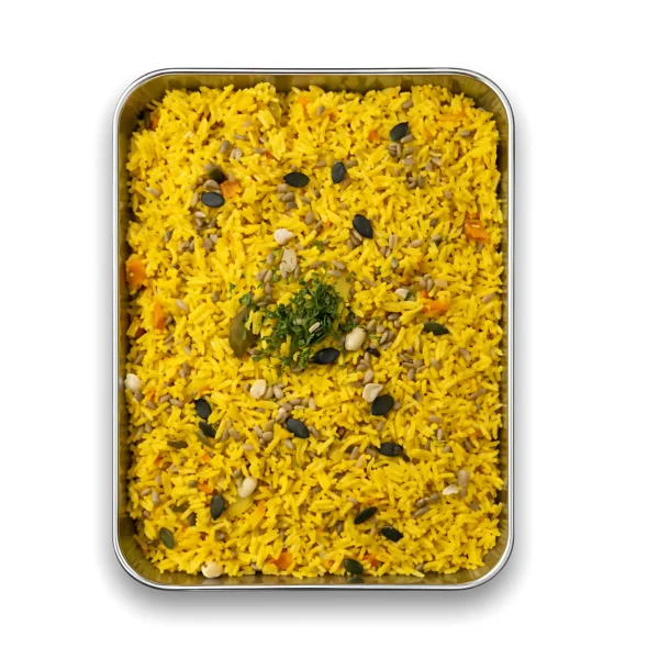 Vegan Kabse Reis, orientalischen Gewürzen und Mandeln für 5 Personen.