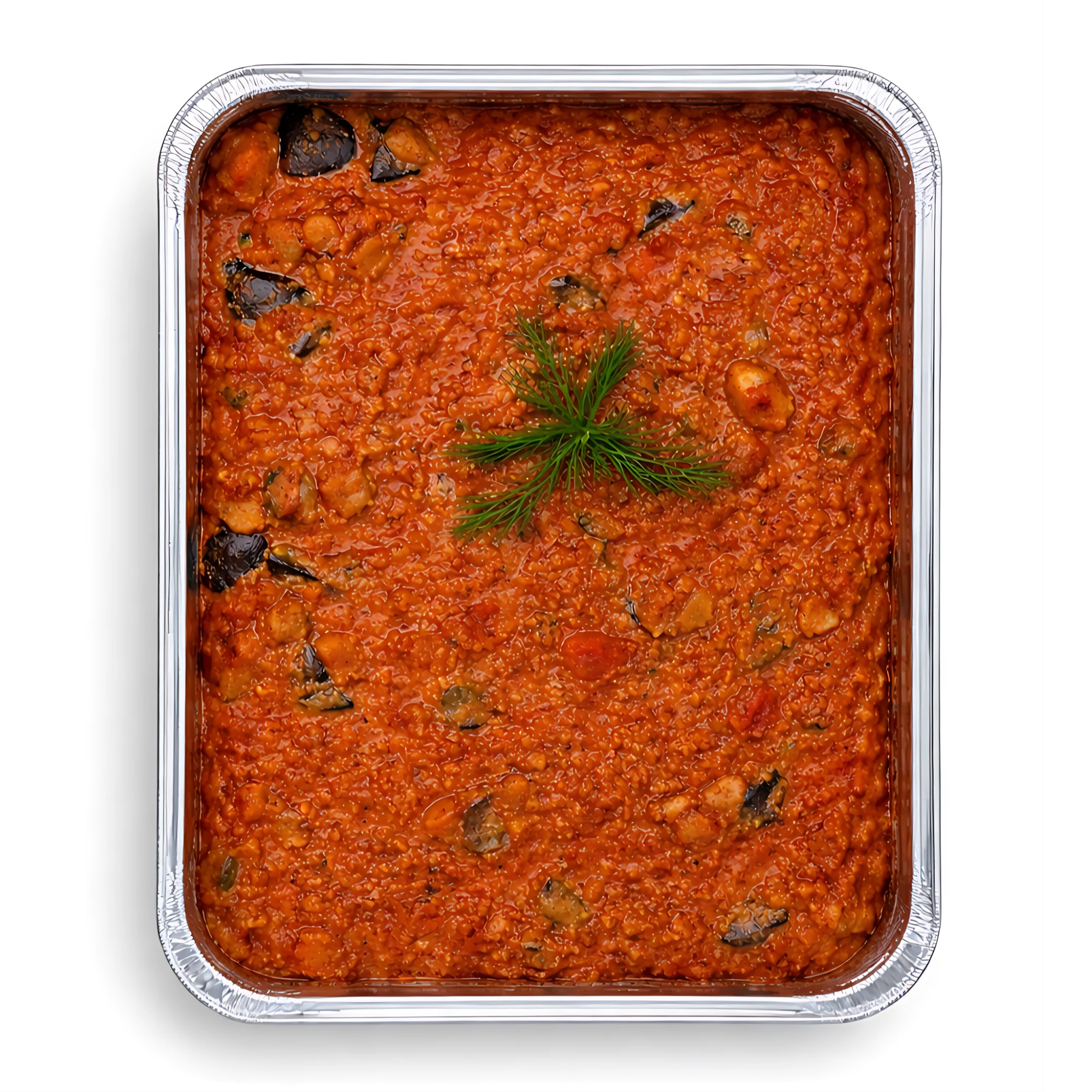 Veganes Moussaka mit Auberginen und Tomatensauce in der Aluschale.